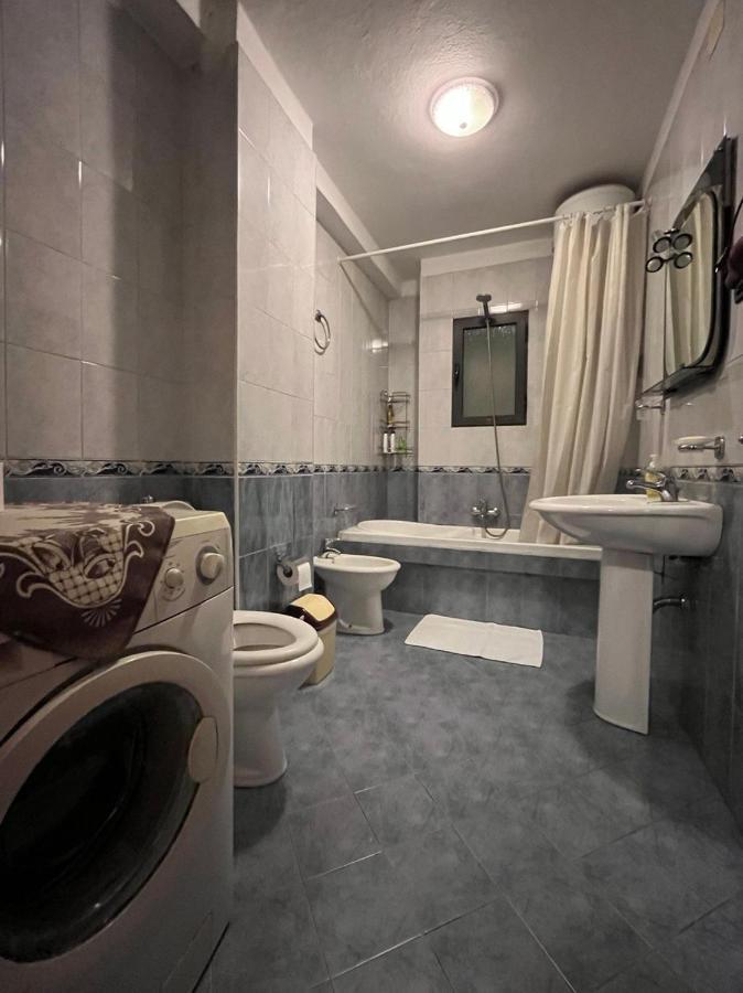 Kristi'S Apartment In The Heart Of 티라나 외부 사진